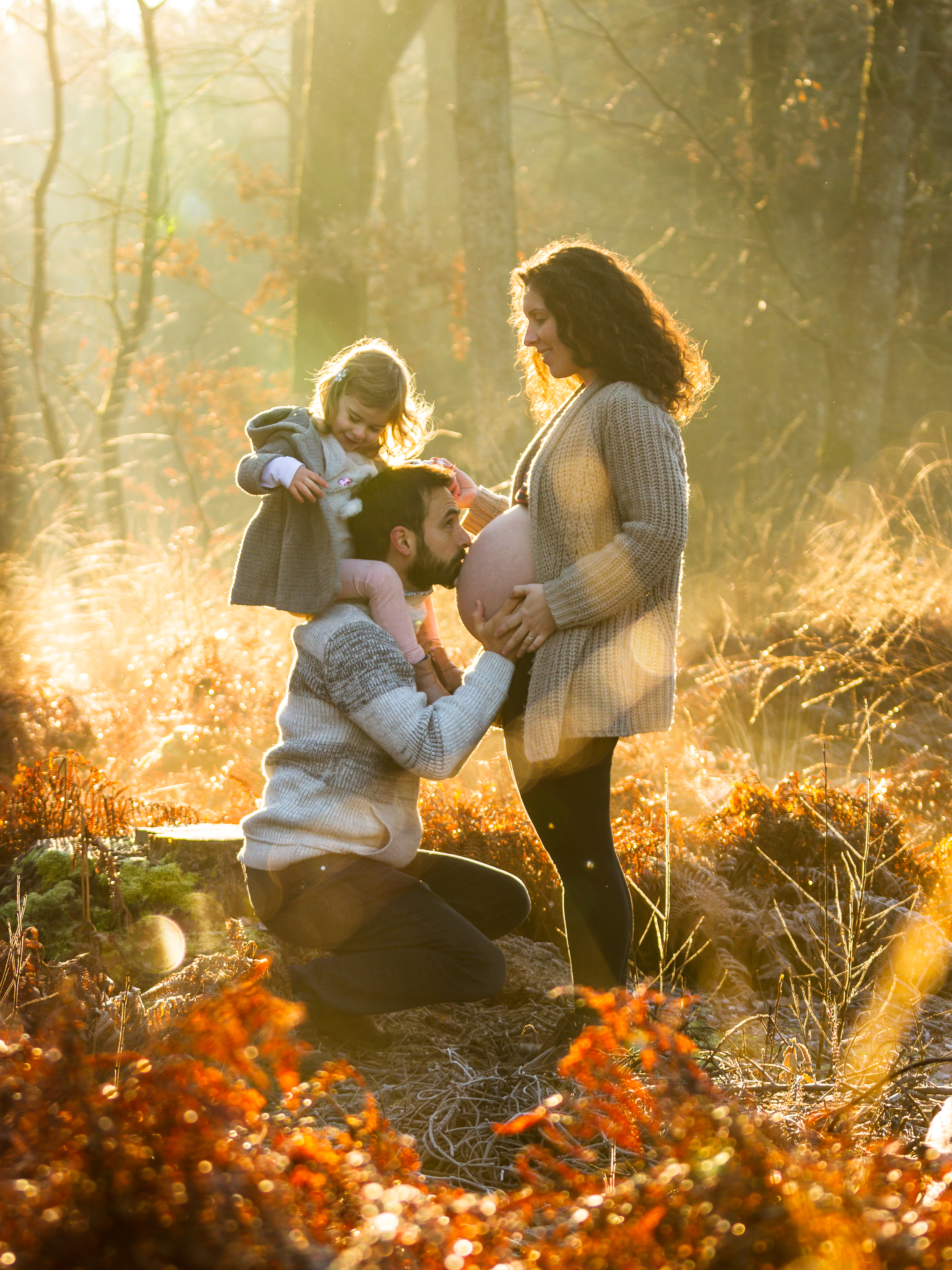 Une famille heureuse, dans les bois